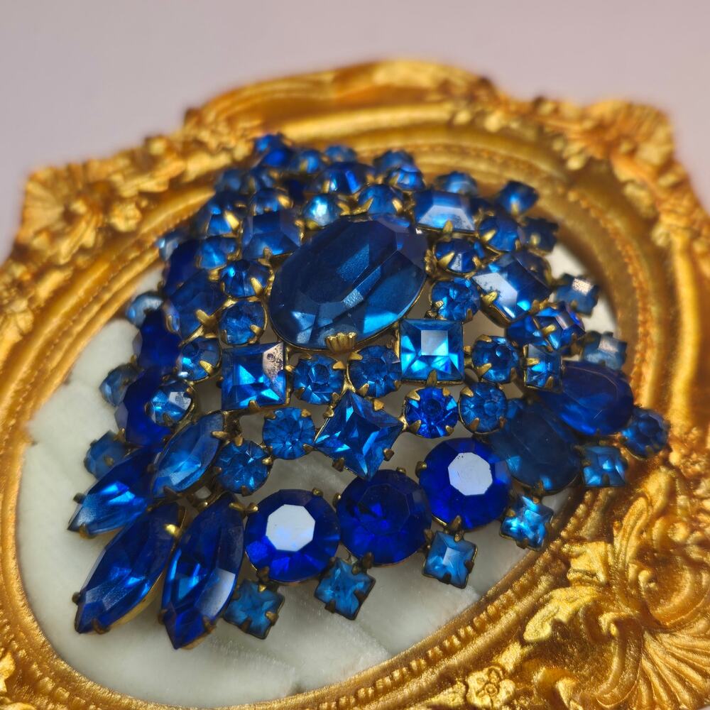 Vintage Multi-Shade Blue Rhinestone Tiered Triangle Cluster Brooch Pin